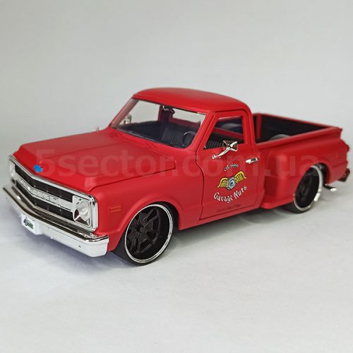 Chevrolet C-10 Stepside 1969 Модель 1:24 Красный матовый