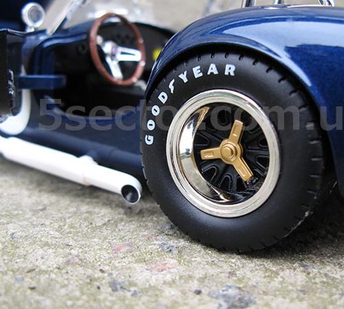 Shelby Cobra 427 S/C 1965 с подписью Модель 1:18