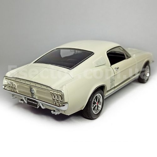 Ford Mustang GT Fastback 1967 Модель 1:24 Белый