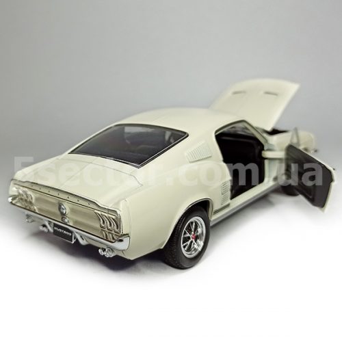 Ford Mustang GT Fastback 1967 Модель 1:24 Белый