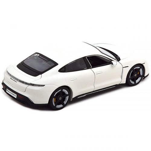 Porsche Taycan Turbo S 2020 Модель 1:24 Белый