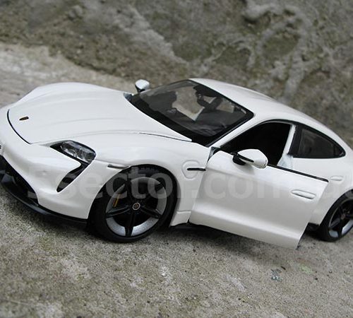 Porsche Taycan Turbo S 2020 Модель 1:24 Белый