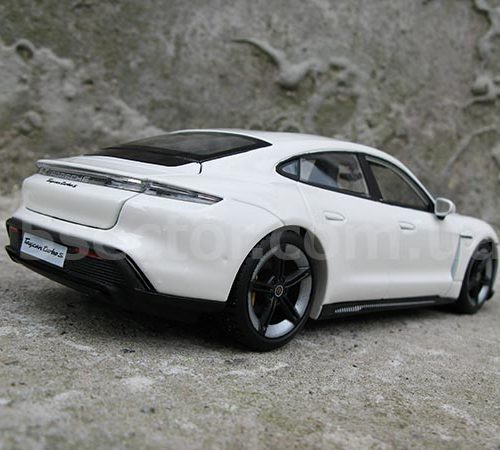 Porsche Taycan Turbo S 2020 Модель 1:24 Белый