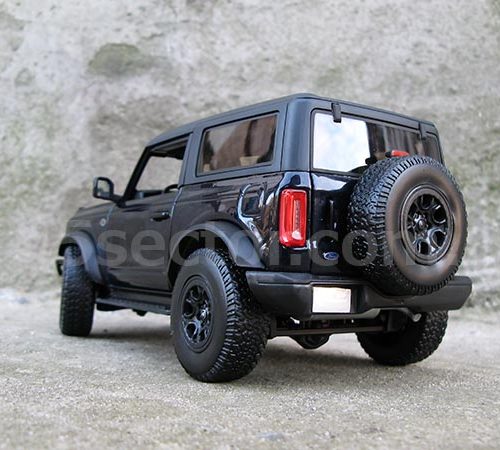 Ford Bronco Wildtrak 2021 Модель 1:18 Темно-синий