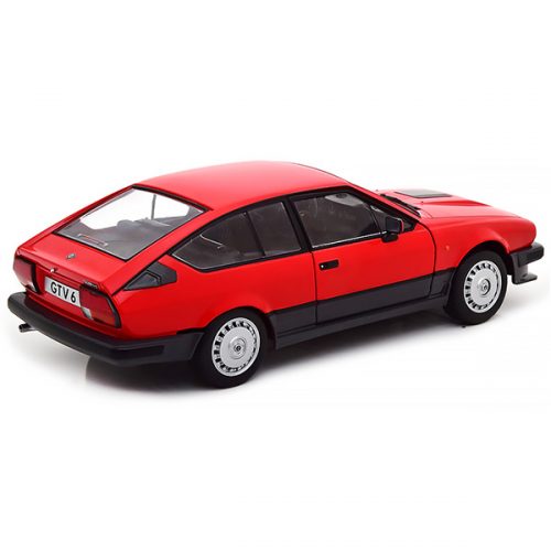 Alfa Romeo GTV6 1984 Модель 1:18 Красный