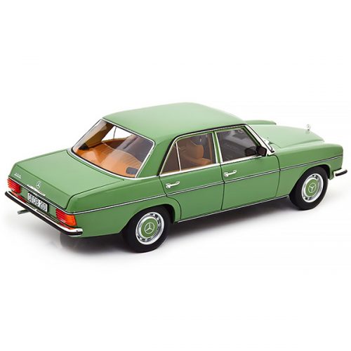 Mercedes 200/8 W115 2 Series 1973 Модель 1:18 Зеленый