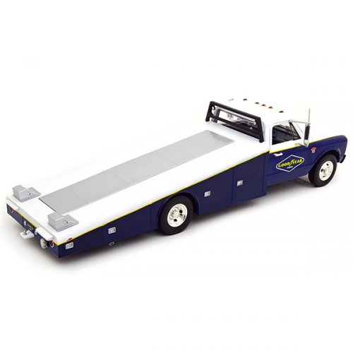 1967 Chevrolet C-30 Ramp Truck Goodyear Tires Модель 1:18