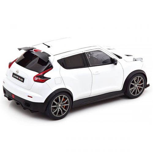 Nissan Juke-R 2.0 2016 Модель 1:18 Белый