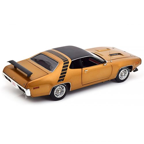 Plymouth Road Runner 1971 Модель 1:18 Золото