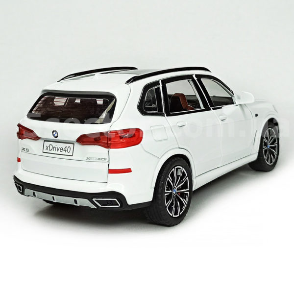 BMW X5 xDrive 40i Масштабная модель 1:24 Белый