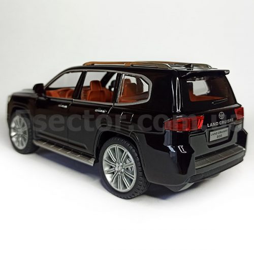 2021 Toyota Land Cruiser 300 ZX Модель 1:24 Черный