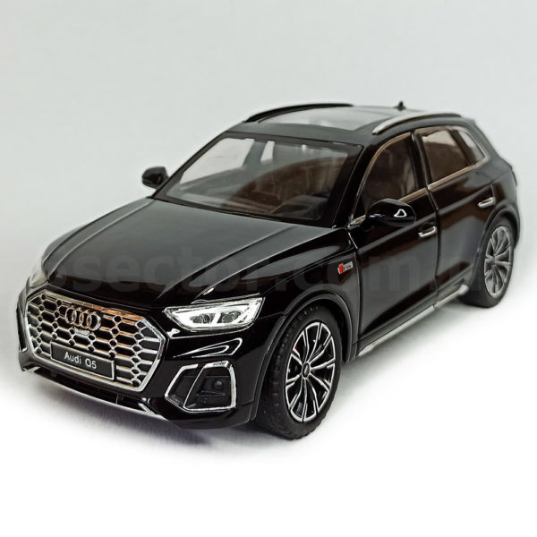 Audi Q5 S Line 45 TFSi Модель 1:24 Черный