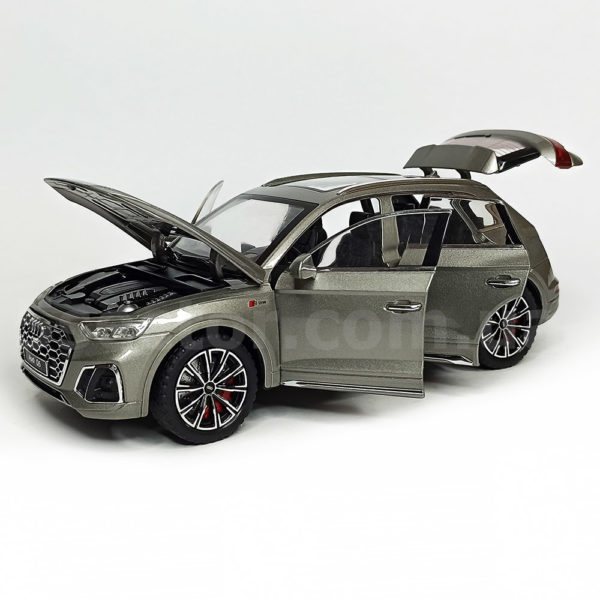 Audi Q5 S Line 45 TFSi Модель 1:24 Серый