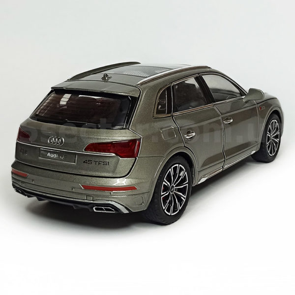 Audi Q5 S Line 45 TFSi Модель 1:24 Серый