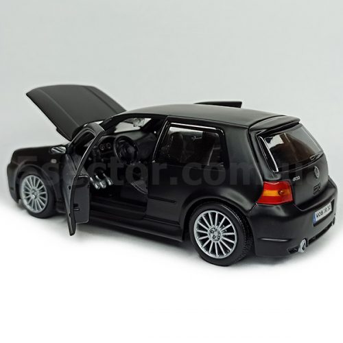 Volkswagen Golf IV R32 2006 Модель 1:24 Черный матовый