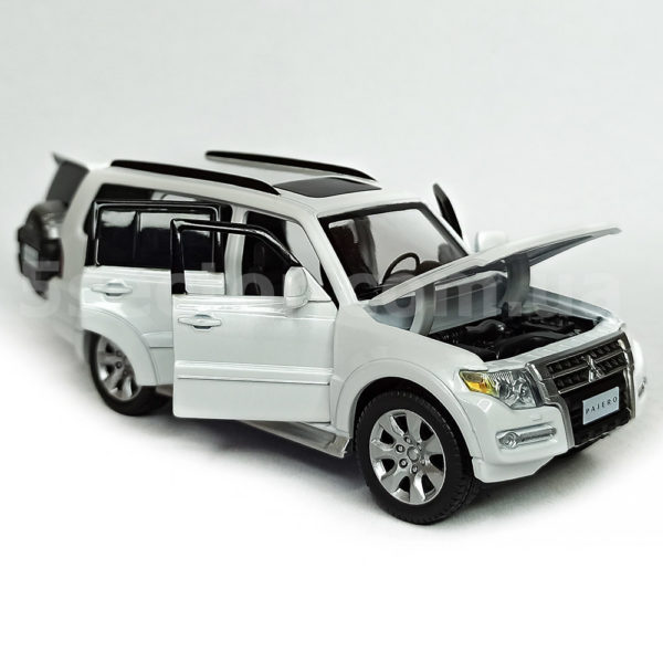 Mitsubishi Pajero V97 Коллекционная модель 1:32 Белый