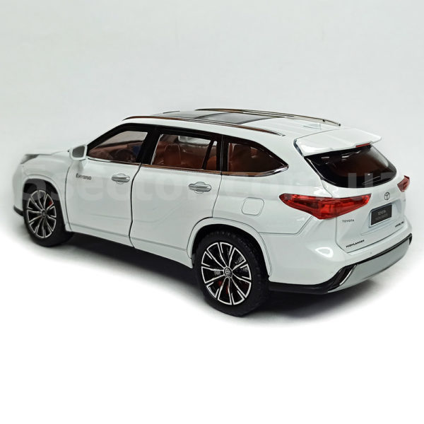 Toyota Highlander Hybrid Модель 1:24 Белый