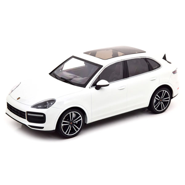 Porsche Cayenne Turbo S 2017 Модель 1:18 Белый