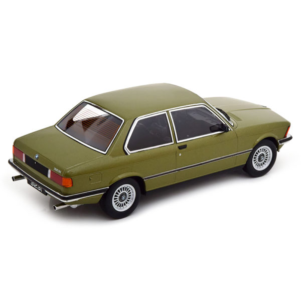 BMW 323i E21 1978 Модель 1:18 Зеленый