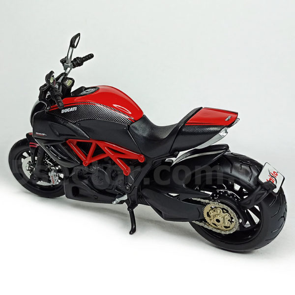 Ducati Diavel Carbon Масштабная модель 1:12