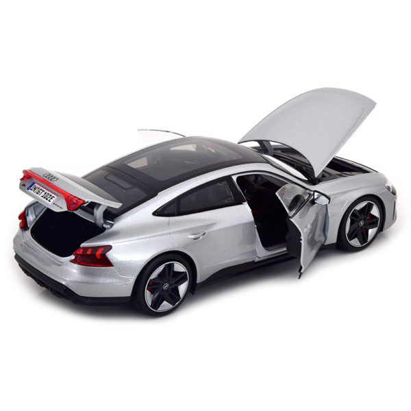 Audi RS e-tron GT 2022 Модель 1:18 Серый