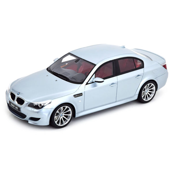 BMW M5 E60 2008 Модель 1:18 Серый