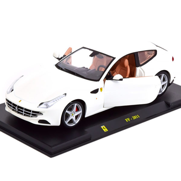 Ferrari FF 2011 Масштабная модель 1:24 Белый