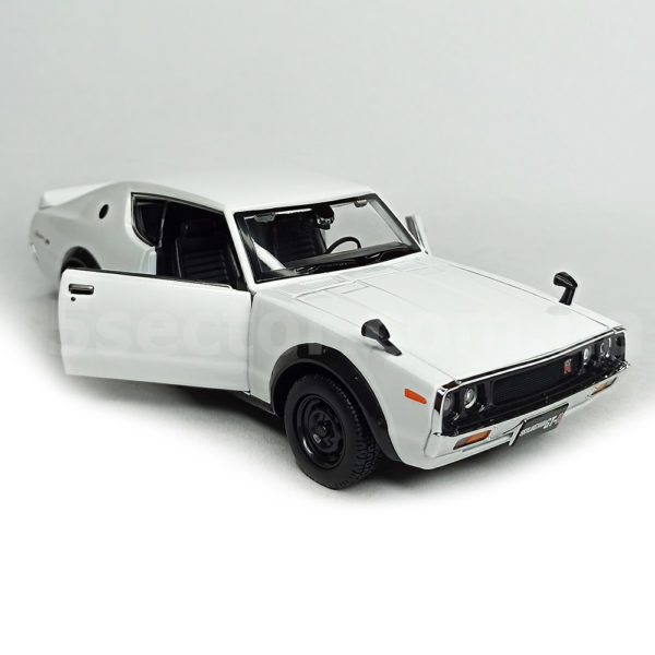 Nissan Skyline 2000GT-R KPGC110 1973 Модель 1:24 Белый