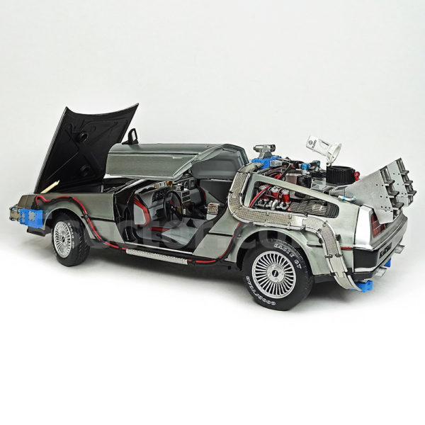 1989 DeLorean DMC-12 Назад в будущее 2 Модель 1:18