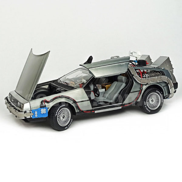 1989 DeLorean DMC-12 Назад в будущее 2 Модель 1:18