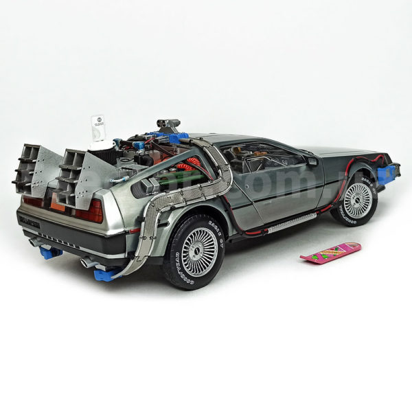 1989 DeLorean DMC-12 Назад в будущее 2 Модель 1:18