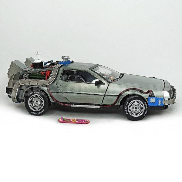 1989 DeLorean DMC-12 Назад в будущее 2 Модель 1:18