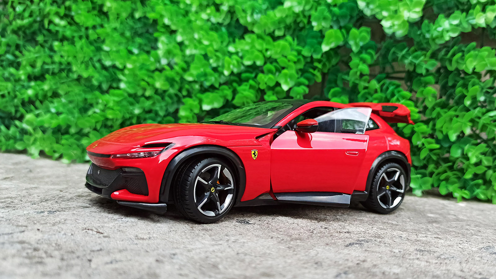 Ferrari Purosangue Коллекционная модель автомобиля 1:24