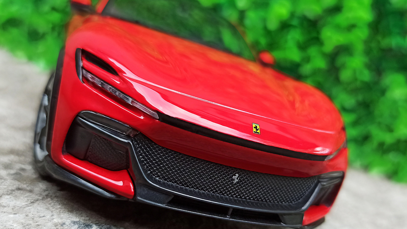 Ferrari Purosangue Коллекционная модель автомобиля 1:24