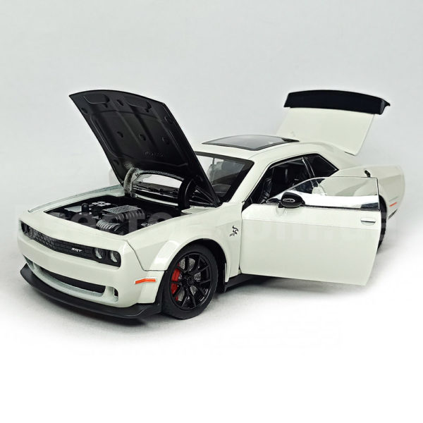 Dodge Challenger SRT Hellcat Redeye Модель 1:24 Белый