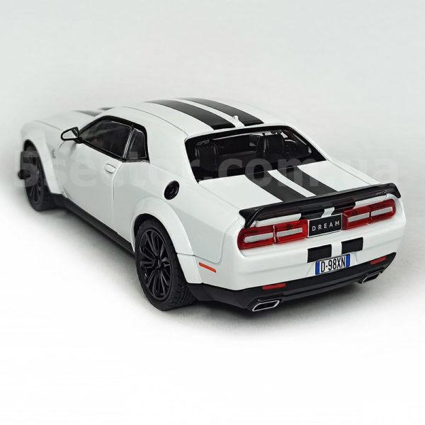 Dodge Challenger SRT Hellcat Модель 1:24 Белый