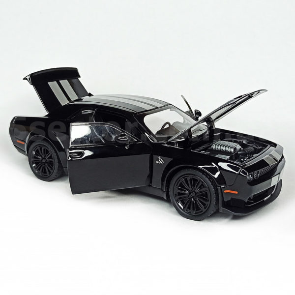 Dodge Challenger SRT Hellcat Модель 1:24 Черный