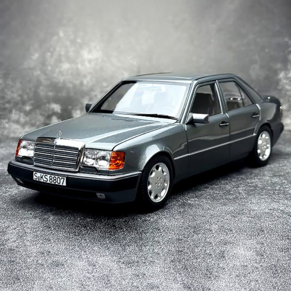 Mercedes-Benz 500E W124 1990 Модель 1:18 Серый