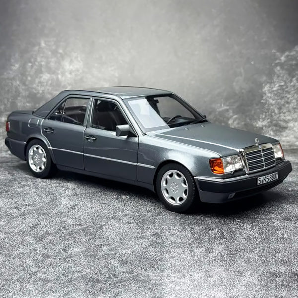 Mercedes-Benz 500E W124 1990 Модель 1:18 Серый