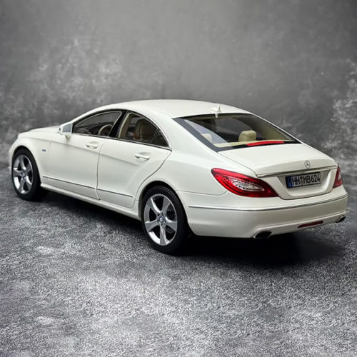 Mercedes-Benz CLS-Class Модель 1:18 Белый