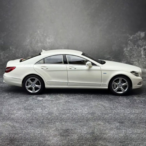 Mercedes-Benz CLS-Class Модель 1:18 Белый